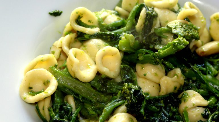 Pasta Italiana con Grelos y Cannabis