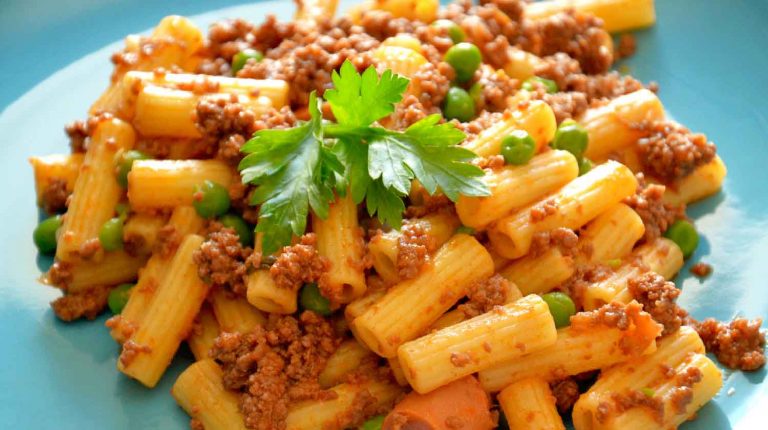Rigatoni con cannabis y carne picada