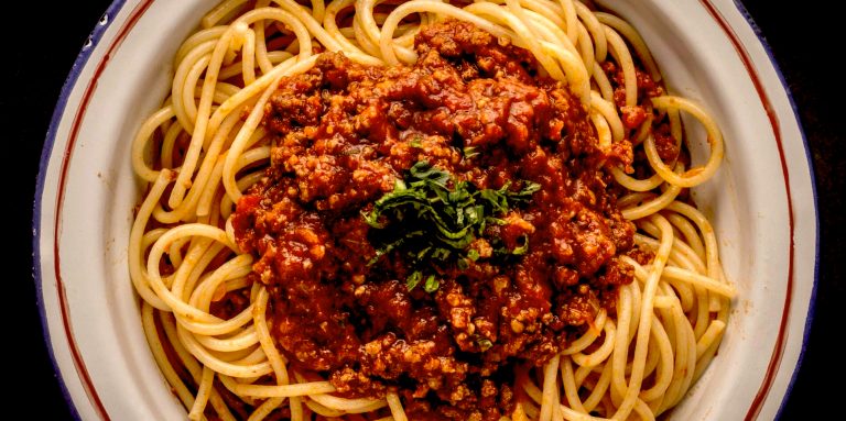 Pasta Bucatini a la Napolitana con mariscos y cannabis