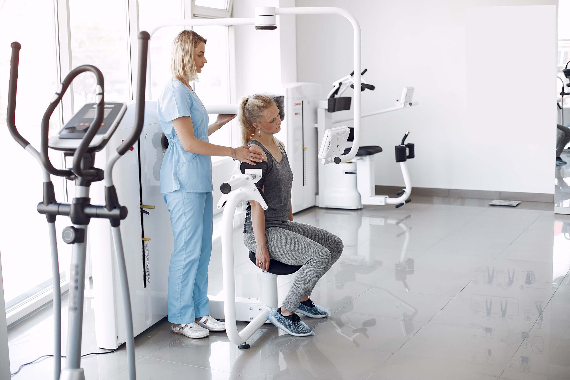 atención con fisioterapia,physiotherapy care, assistenza fisioterapica